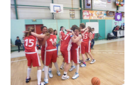 CEST : CHAMPIONNES !!!!  LES BENJAMINES 1 