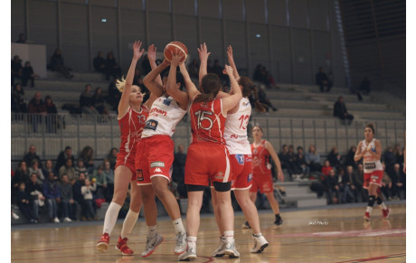 CEST : EN MODE........RED GIRLS !